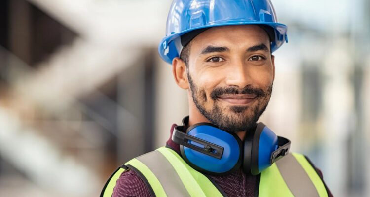 Salarié étranger en entreprise couvert par la garantie compliance immigration