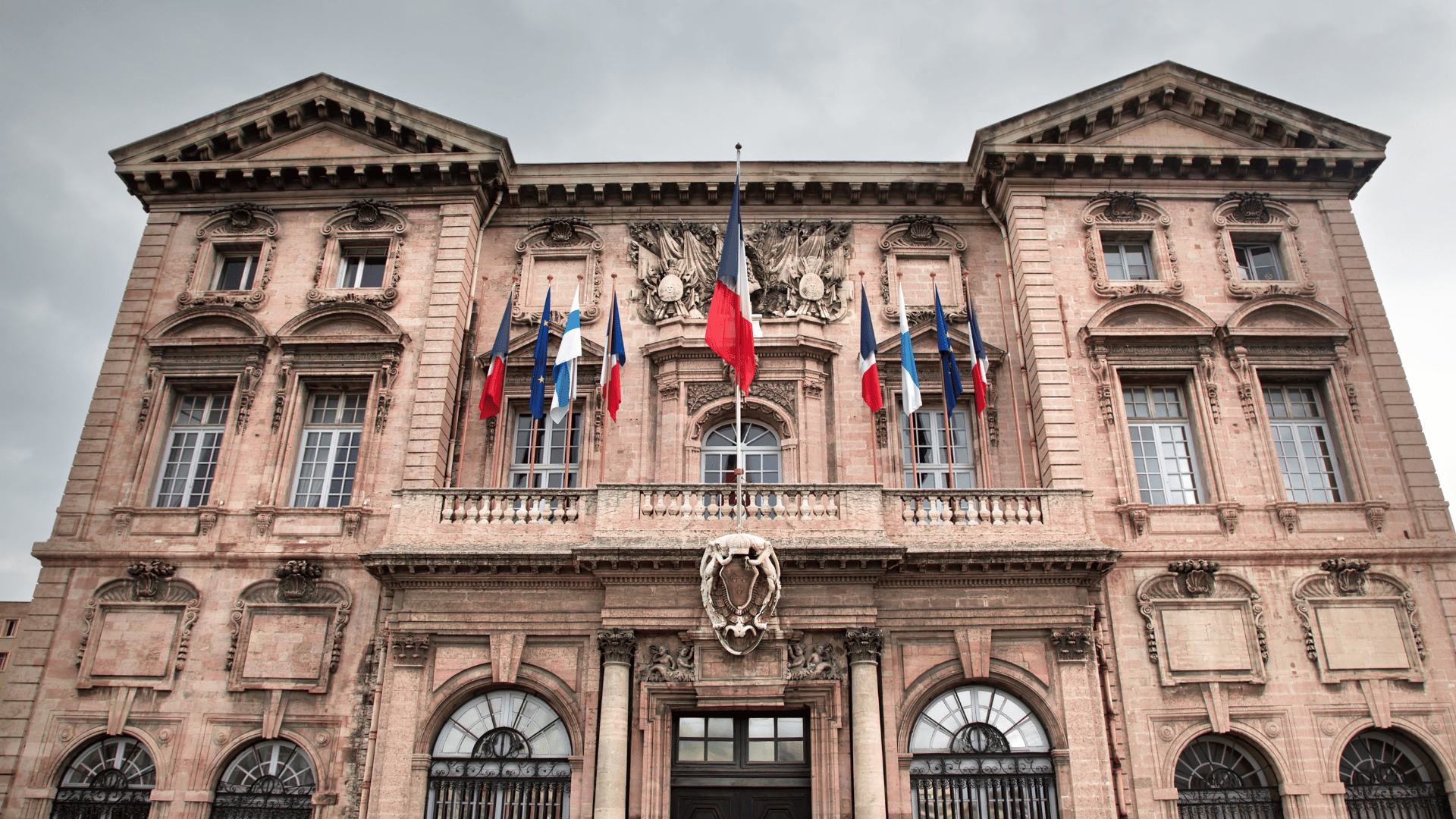 Prefectures: the central administration of the French immigration