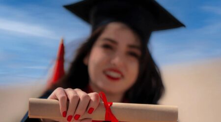 Embauche d&rsquo;un ressortissant algérien en France : de l&rsquo;étudiant au jeune diplômé