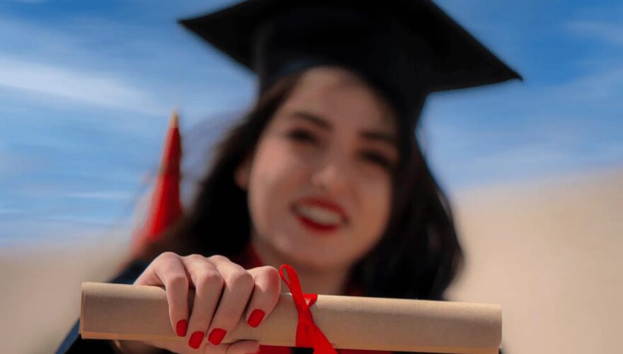 Embauche d&rsquo;un ressortissant algérien en France : de l&rsquo;étudiant au jeune diplômé