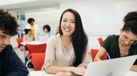 Étudiants étrangers : seuil de ressources relevé à 877,5 €/mois